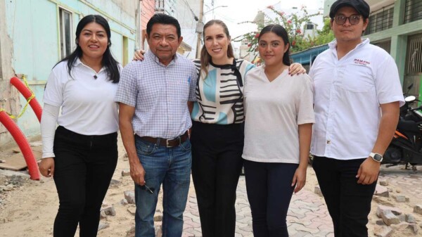 Atenea Gómez Ricalde supervisa el avance del soterramiento de la red eléctrica en el Centro de Isla Mujeres