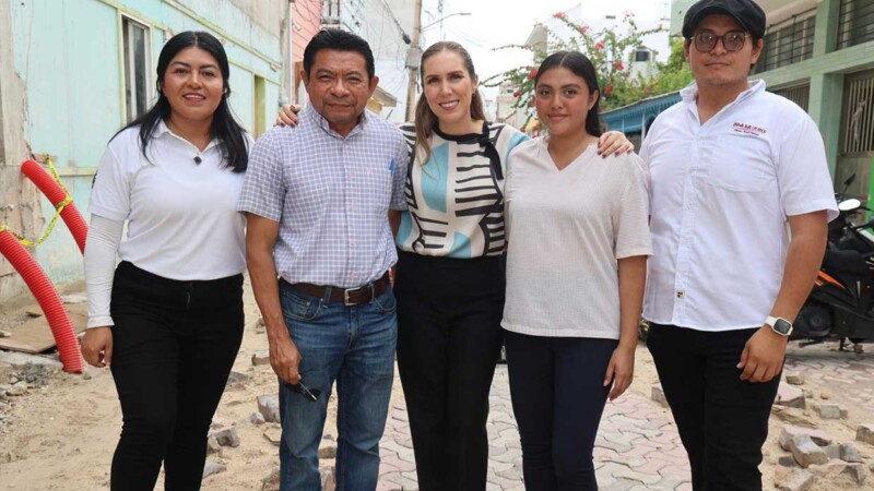 Atenea Gómez Ricalde supervisa el avance del soterramiento de la red eléctrica en el Centro de Isla Mujeres