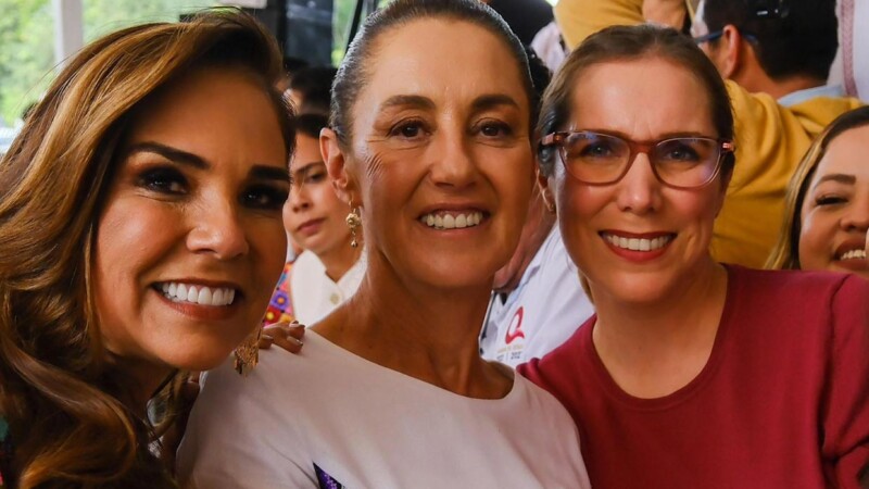 Trabajadoras del Ayuntamiento reciben constancias para liberar sus créditos de vivienda gracias a Reformas Federales y finanzas sanas en Isla Mujeres