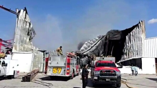 Planta de alimentos es destruida por incendio en Aguascalientes