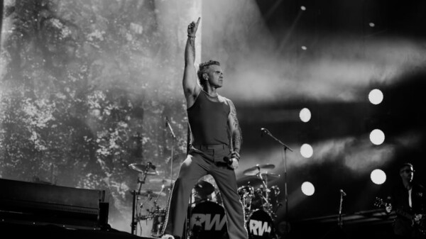 Robbie Williams preocupa por deterioro visual tras tratamiento para bajar de peso