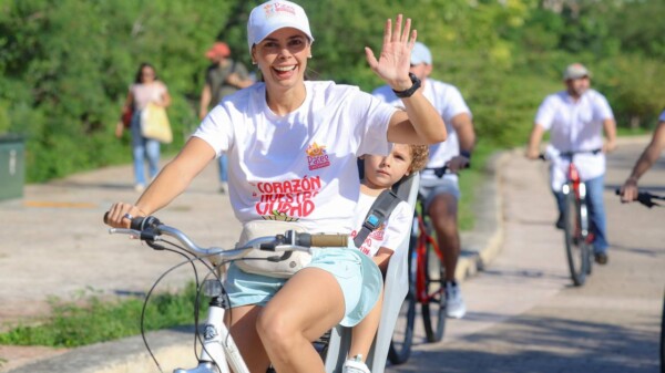 CONTINÚA ANA PATY PERALTA FOMENTANDO LA CONVIVENCIA FAMILIAR EN “PASEO CANCUNENSE”