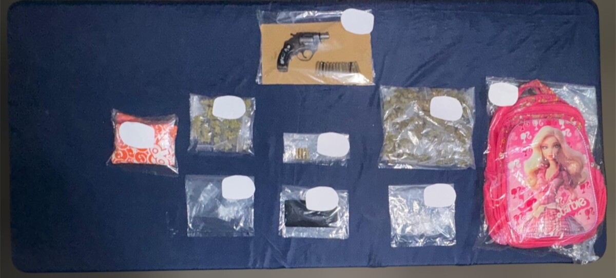 Detienen a pareja por narcomenudeo y posesión de arma de fuego; Alias "Moreno" y "La Cheli" estarían implicados en hechos de alto impacto en Cancún.