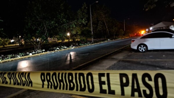 Hallan restos humanos dentro de auto abandonado en Paseo Kusamil