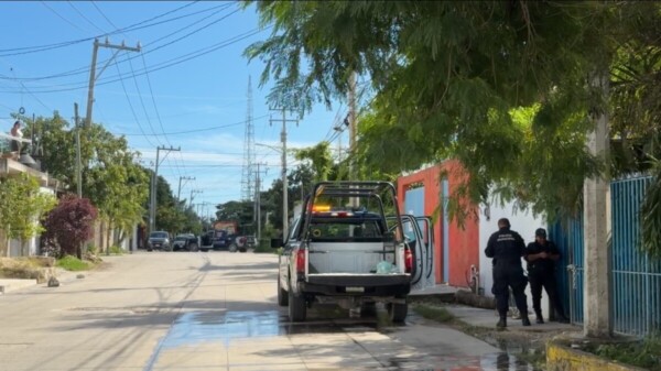 Balean a una persona en la R-230 de Cancún y huyen