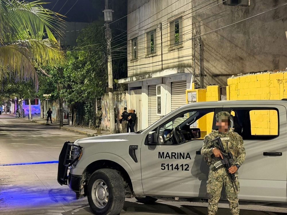 Localizan un narcolaboratorio en la colonia Centro de Playa del Carmen; se reportó la detención de siete personas que fueron puestas a disposición del Ministerio Público.
