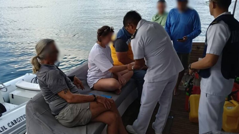 Rescata la Marina a tripulantes de una yate de EU cerca de Isla Mujeres