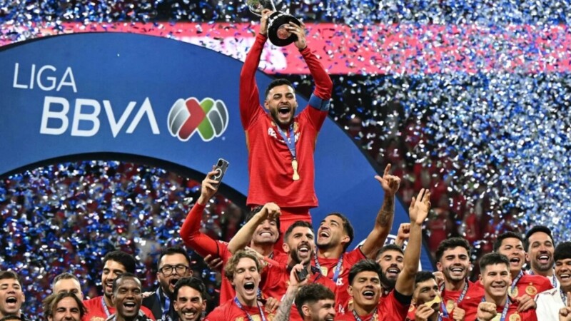 Toluca, bicampeón; Alexis Vega, el héroe