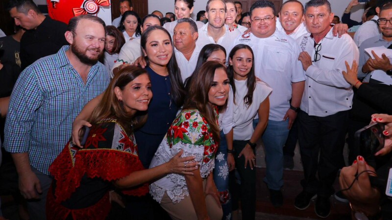 En unidad, Ana Paty Peralta y Mara Lezama celebran la temporada navideña en Chetumal