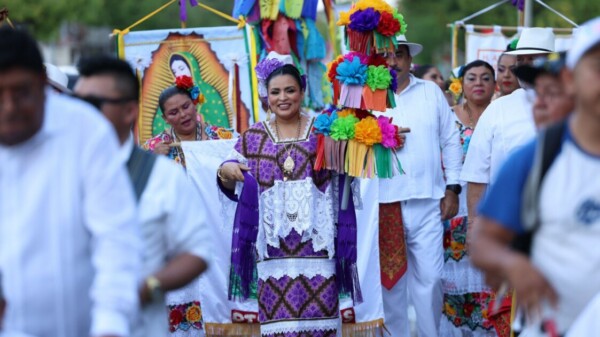 Acompaña Blanca Merari al gremio de trabajadores municipales en procesión, misa y vaquería