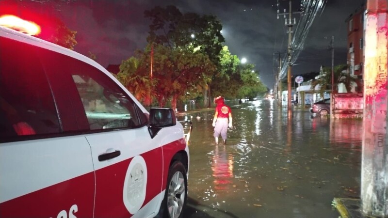 Bomberos de Cancún acciones de atención por lluvias registradas en la ciudad