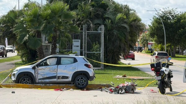 Muere motociclista en aparatoso choque en la avenida Huayacán de Cancún (VIDEO)