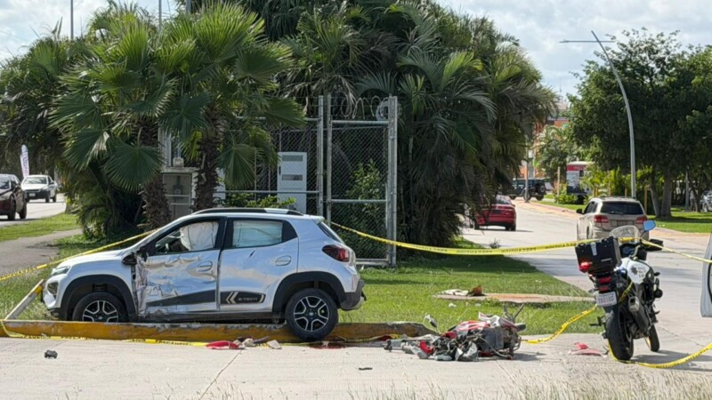 Muere motociclista en aparatoso choque en la avenida Huayacán de Cancún (VIDEO)