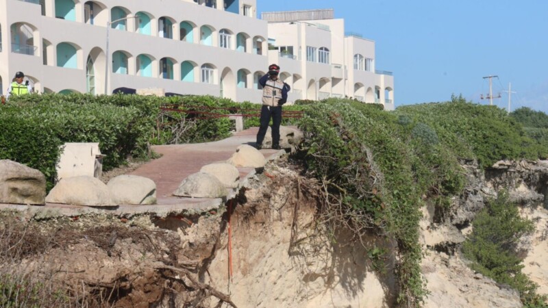 Gobierno de Isla Mujeres actúa de inmediato ante erosión en acantilados