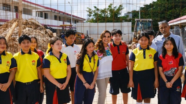Supervisa Mara Lezama obra de domo en secundaria 'Cancún' tras nueve años de espera