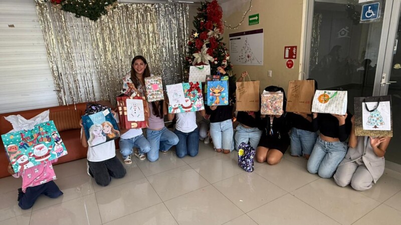 Lleva DIF BJ alegría e ilusión a menores de Casas de Asistencia Temporal esta Navidad