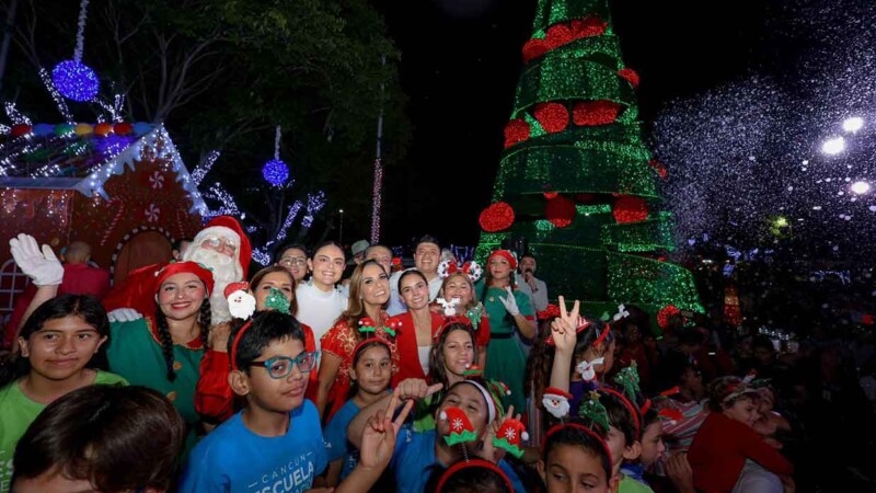 Iluminan Ana Paty Peralta y Mara Lezama con unión la navidad