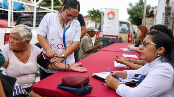 Llega brigada de salud a la SM 102