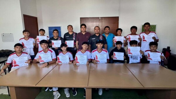 Selección Infantil Varonil de Isla Mujeres recibe reconocimiento por su Campeonato en el Torneo Estatal Socca
