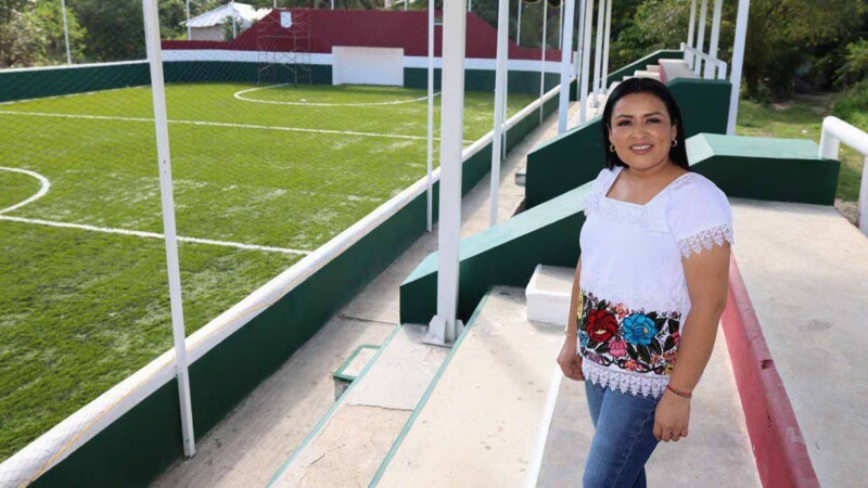 Fortalecen infraestructura deportiva con rehabilitación del campo de fútbol 7 en Leona Vicario