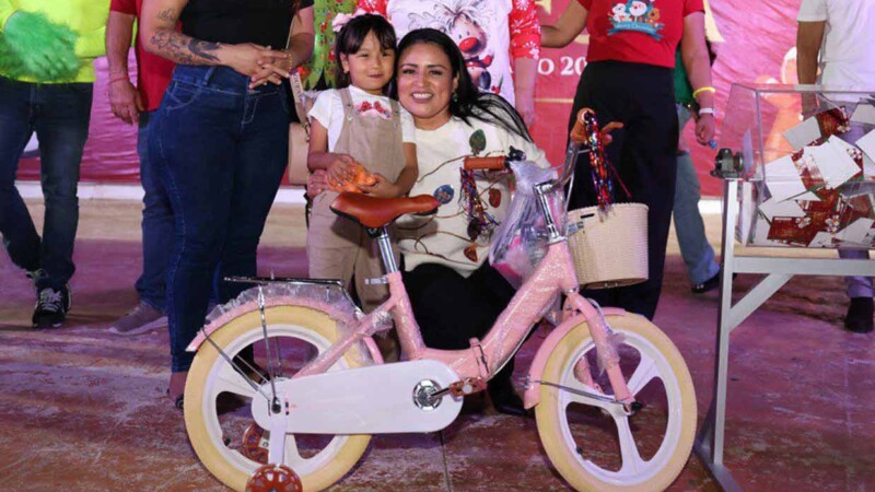 Encabeza Blanca Merari la animada posada navideña Leona Vicario 2025