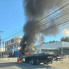 Incendio ‘devora’ grúa en la avenida Huayacán de Cancún