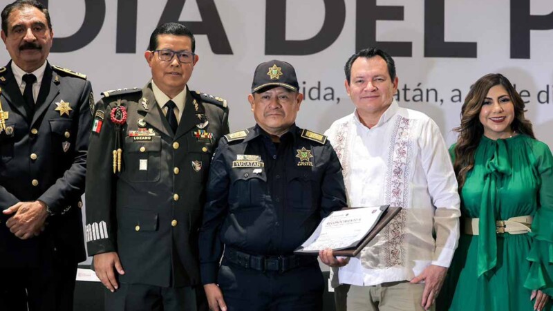 Gobernador Joaquín Díaz Mena reconoce a elementos de la SSP por años de servicio y méritos