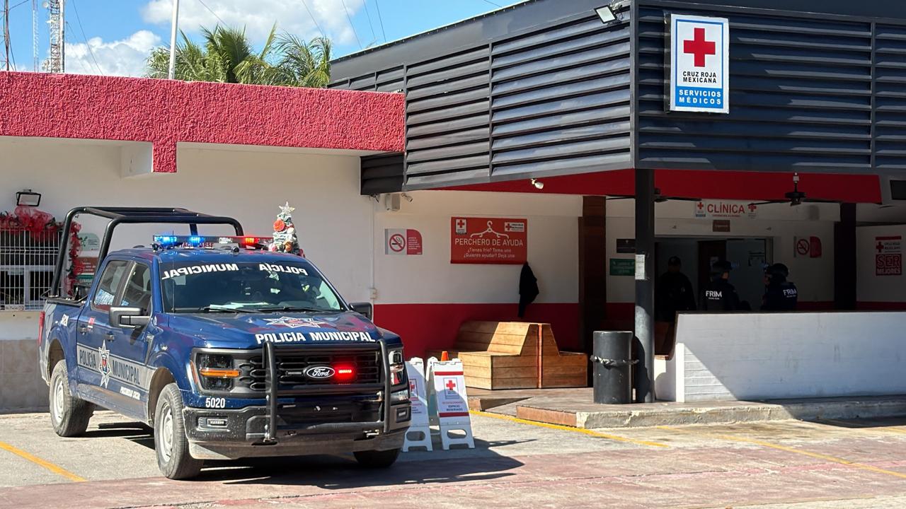 Sujeto escapa de casa de seguridad en Cancún y pide auxilio en la Cruz Roja (VIDEO); personal de la institución dio aviso a la Policía.