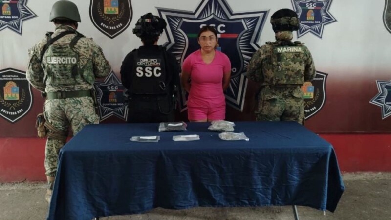 Detienen a una mujer por actividades de narcomenudeo en Villas del Mar en Cancún.