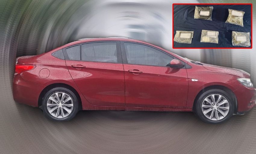 Detienen a una mujer por actividades de narcomenudeo en Villas del Mar en Cancún; Nayelly del Rosario estaba junto a un vehículo manipulando drogas.