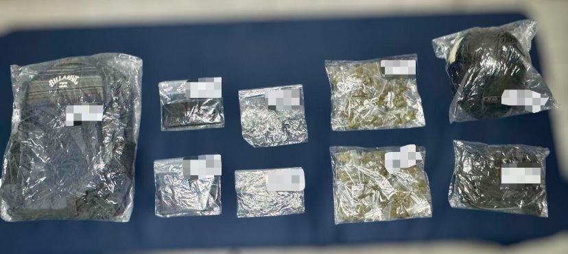 Detienen a dos por delitos contra la salud en Cozumel; a Israel “N” y Miguel Ángel “N” les decomisaron más de 140 dosis de enervantes.