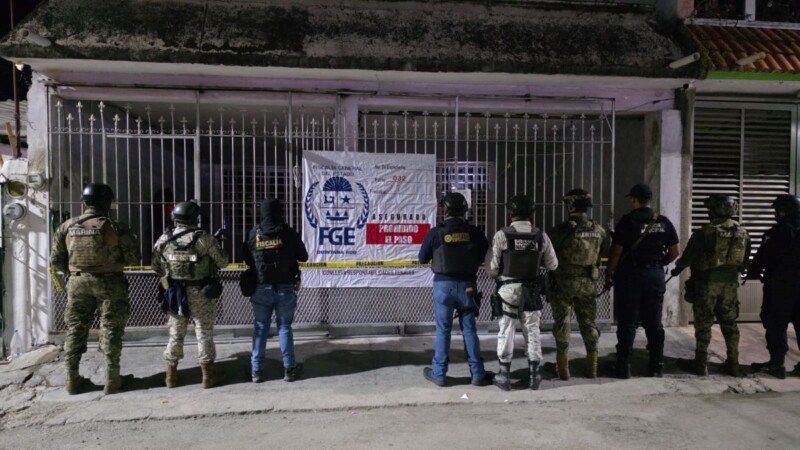 Decomisan drogas y un arma en cinco cateos en Playa del Carmen y OPB