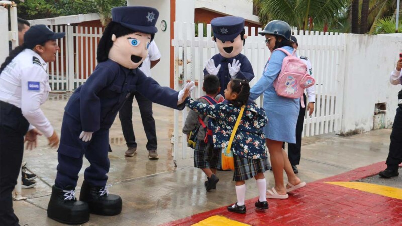 Inician clases de forma segura y ordenada más de 4 mil estudiantes en Isla Mujeres