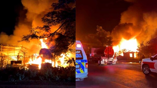 Intenso incendio consume predio habilitado como bazar en la SM 247 de Cancún