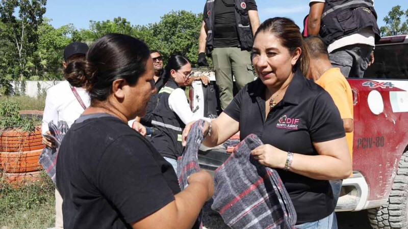 Entrega Ayuntamiento de BJ cobertores ante llegada del Frente Frío