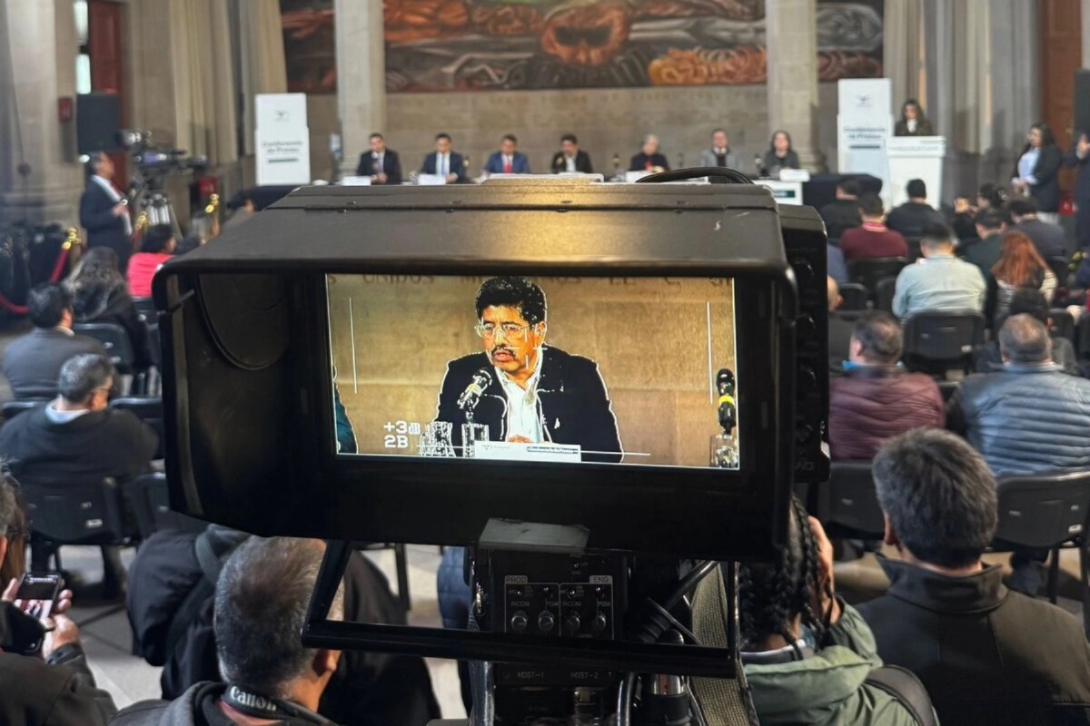 Conferencia de prensa de ministros de la SCJN, presidida por el ministro presidente Hugo Aguilar Ortiz, derivada de la adquisición de camionetas nuevas, en instalaciones del recinto judicial, en la Ciudad de México, el 26 de enero de 2026. 