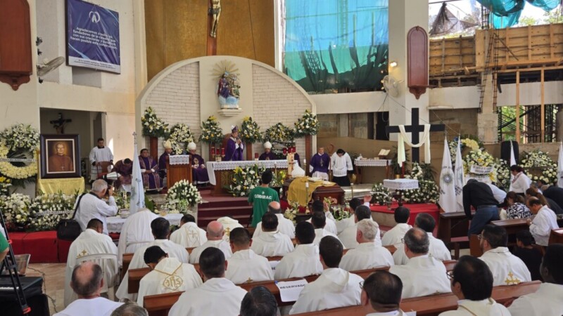 Dan último adiós al obispo emérito Pedro Pablo Elizondo