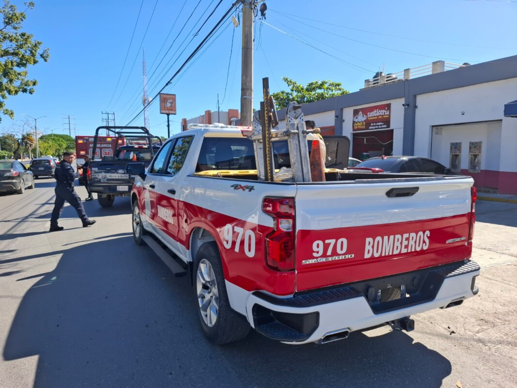 Flamazo en una rosticería de Cancún por grasa acumulada en una parrilla; el incidente en la avenida Nichupté movilizó a los cuerpos de emergencia.