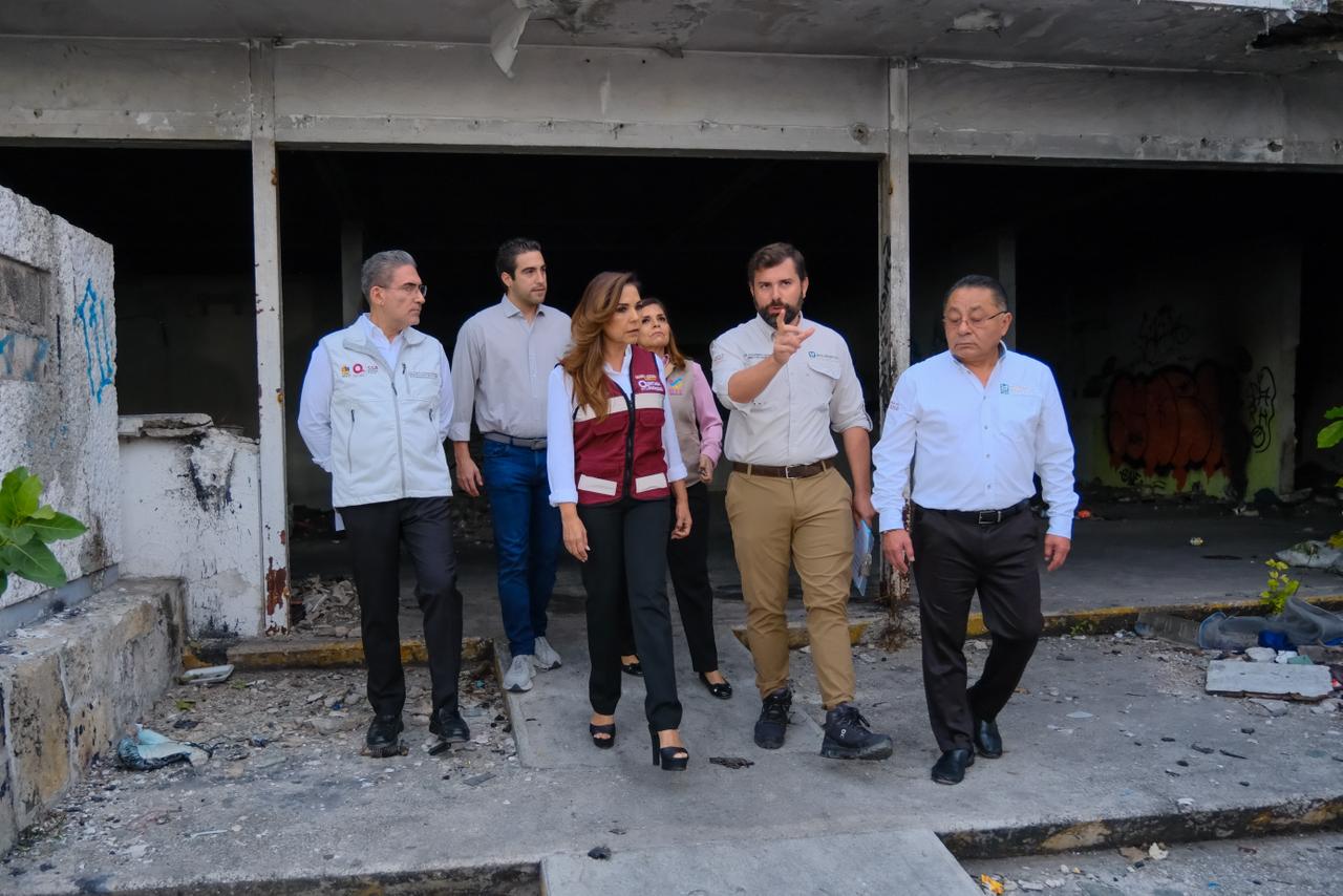 Recorren juntos el inmueble abandonado desde 2017, donde se edificará un nuevo complejo médico que beneficiará a más de 620 mil personas.