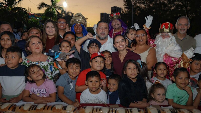 Ana Paty Peralta reúne a familias con la Rosca de Reyes más grande de Cancún