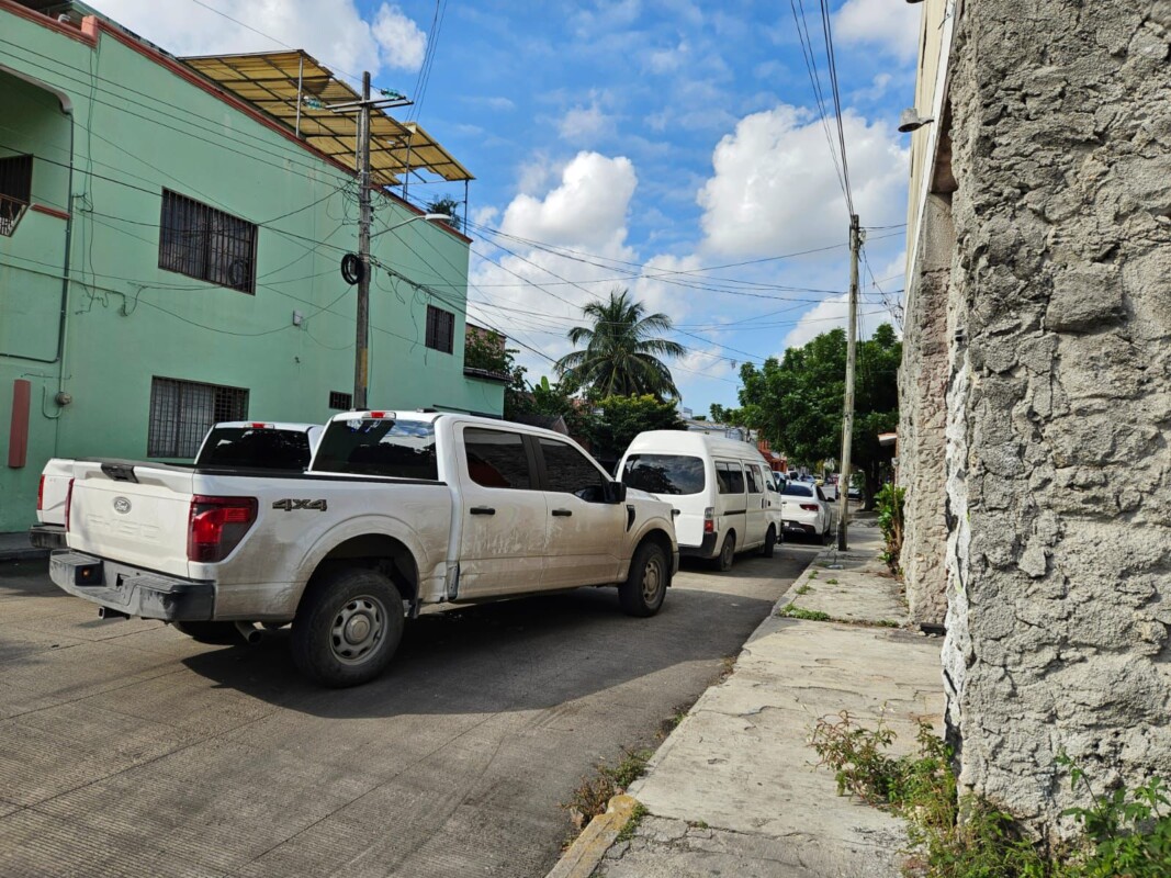Persecución a balazos culmina con un detenido en Cancún; presunto integrante de grupo delictivo trató de evitar una orden de aprehensión.