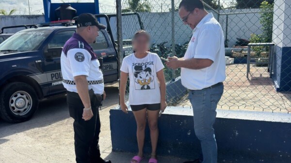 Auxilia Geavig a niña que deambulaba sola en la Supermanzana 259 de Cancún