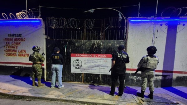 Rescatan a 20 mujeres víctimas de trata en cateo a bar de Playa del Carmen