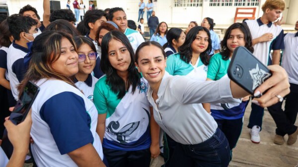 Destaca Ana Paty Peralta apoyo permanente a la educación en Cancún