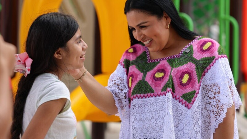 Constata Blanca Merari la renovación del parque central de la colonia Zetina Gasca
