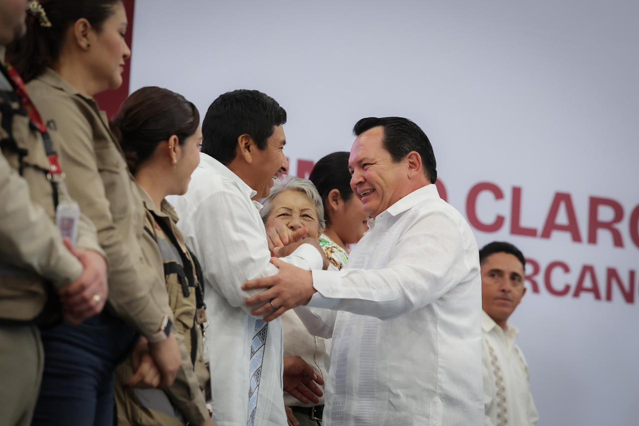 El gobernador Joaquín Díaz Mena presentó su Primer Informe de Gobierno, en el que destacó las acciones emprendidas para reducir la desigualdad, impulsar el desarrollo de las comunidades y garantizar bienestar, seguridad y oportunidades para las y los yucatecos.
