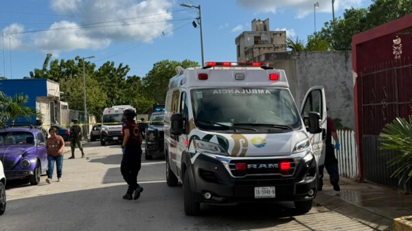 Intentan ejecutar a un sujeto en Villas del Mar 3; en el ataque una enfermera resultó herida; los hechos se registraron en la calle Petunia casi esquina con la Kabah.