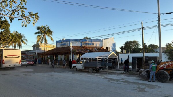 Moviliza a cuerpos de emergencia incendio en La Palpita de la Kabah en Cancún