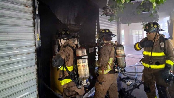 Cuerpos de emergencia sofocan incendio en restaurante de Cancún