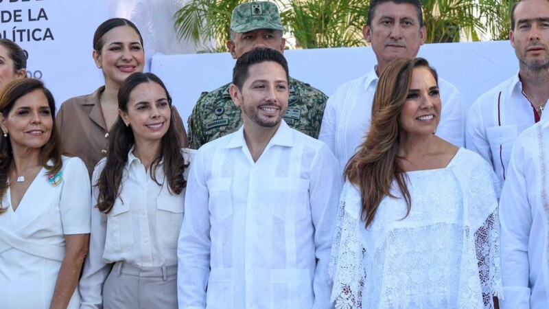 Participa Ana Paty Peralta en conmemoración del 51 Aniversario de la Constitución Política de Quintana Roo